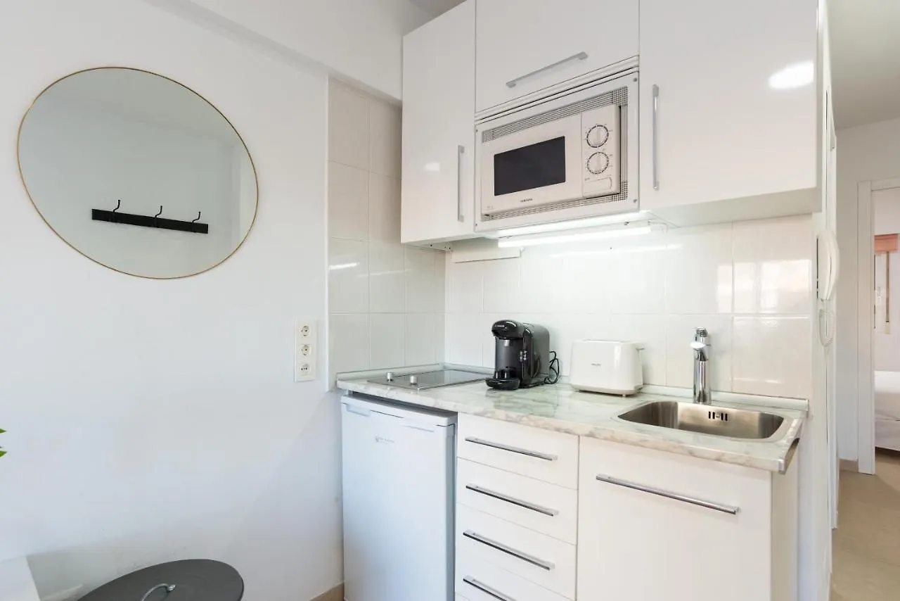 Mp7 Renovated Apartment Right On The Beach 700 Meters Away From Old Town Malaga