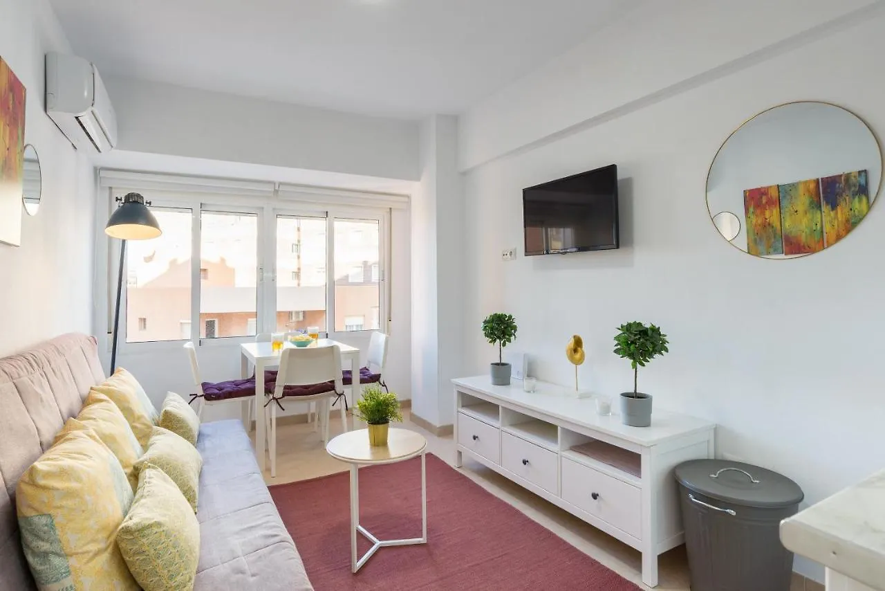 Mp7 Renovated Apartment Right On The Beach 700 Meters Away From Old Town Malaga