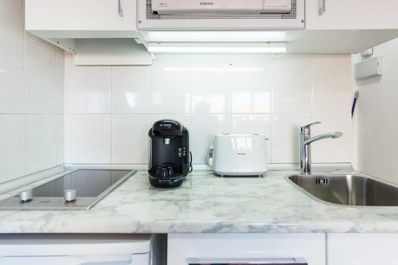 Mp7 Renovated Apartment Right On The Beach 700 Meters Away From Old Town Malaga