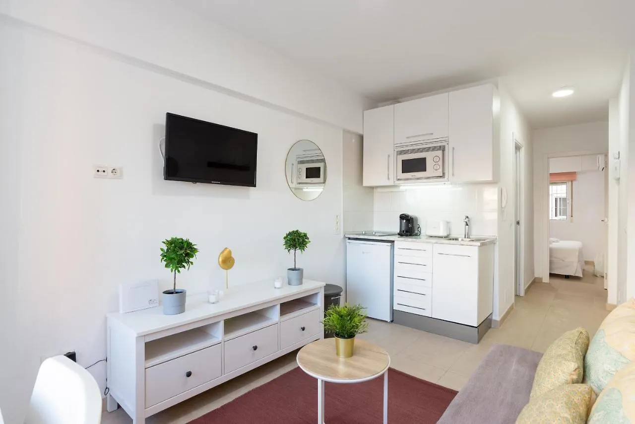 Mp7 Renovated Apartment Right On The Beach 700 Meters Away From Old Town Malaga