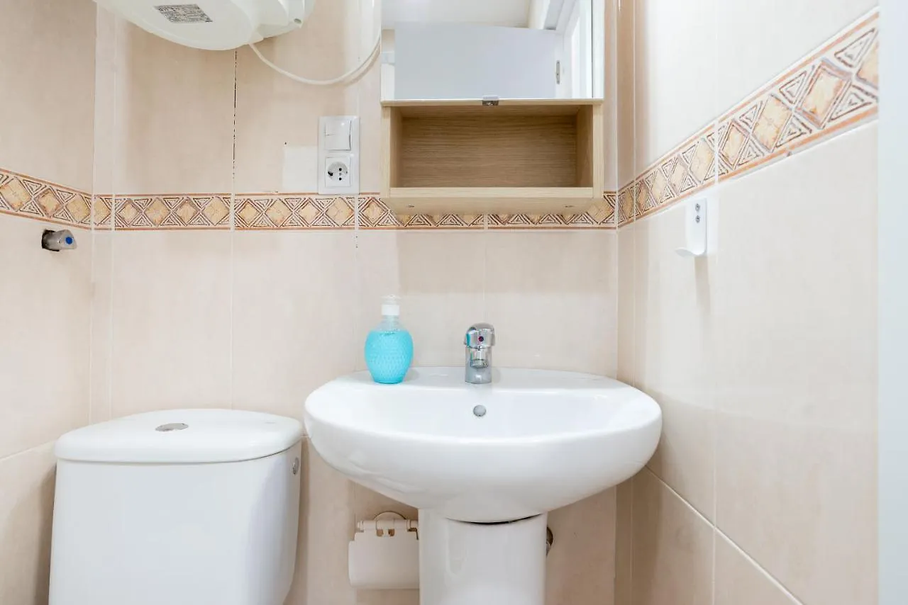 Mp7 Renovated Apartment Right On The Beach 700 Meters Away From Old Town Malaga
