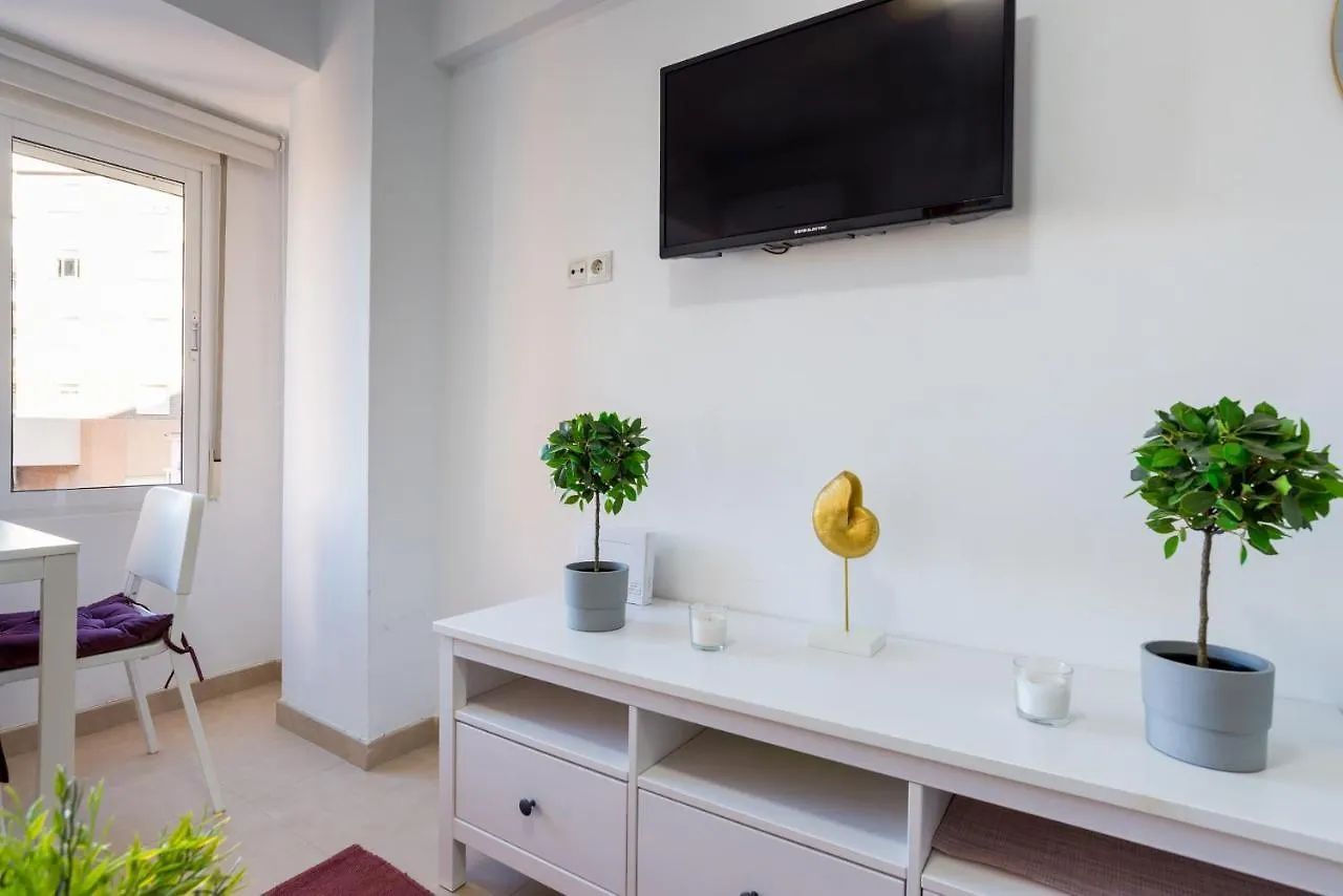 Mp7 Renovated Apartment Right On The Beach 700 Meters Away From Old Town Malaga