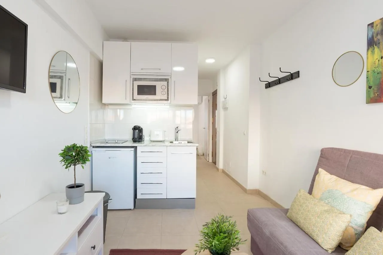 Mp7 Renovated Apartment Right On The Beach 700 Meters Away From Old Town Malaga